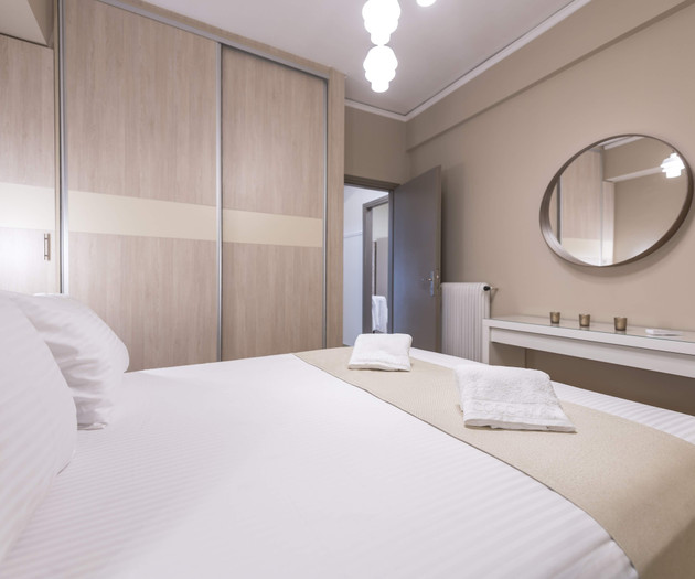 Modern Stone Suite: 1Gbps Fiber & Space for 6