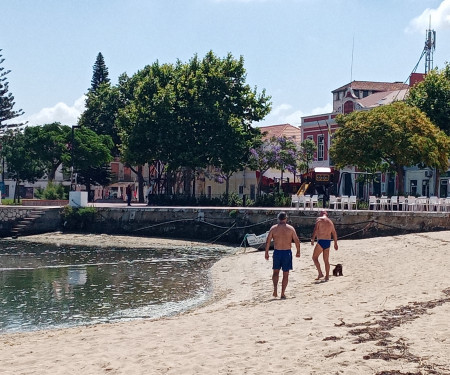 House on the Seixal river beach T1