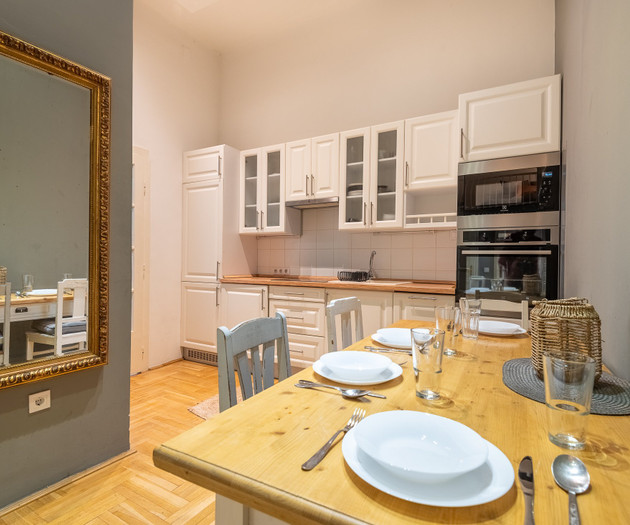 Chic Soho Apartment near Opera