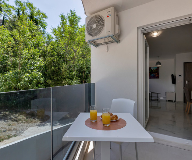 Grey - Central Makarska