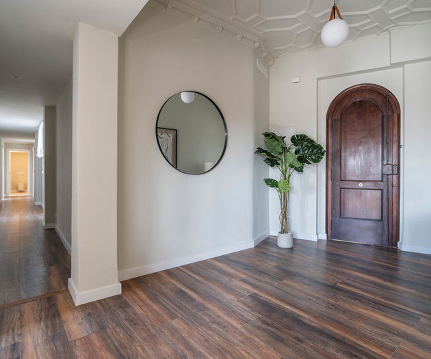 Big apartment with terras, Calle del Hospital 1.28