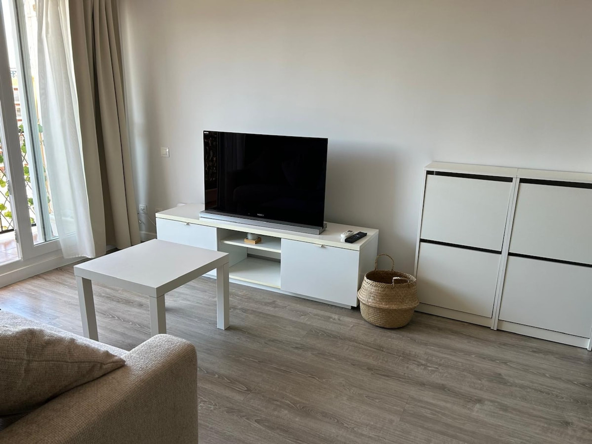 Living room image 4