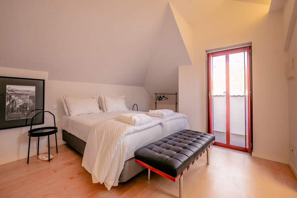 Luxe Duplex Studio w/ Balcony | Clrigos by Host Wi preview