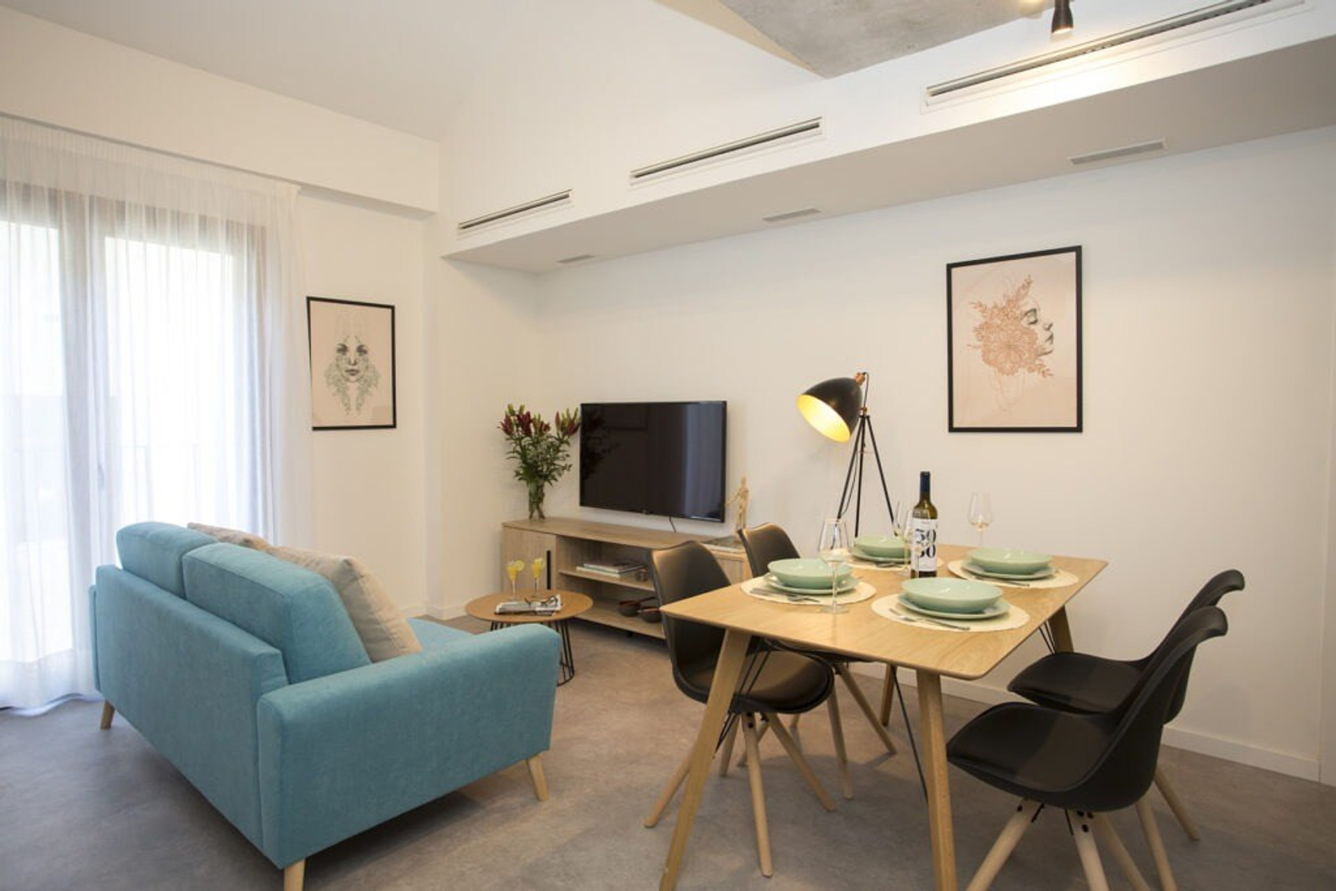 Dining area image 1