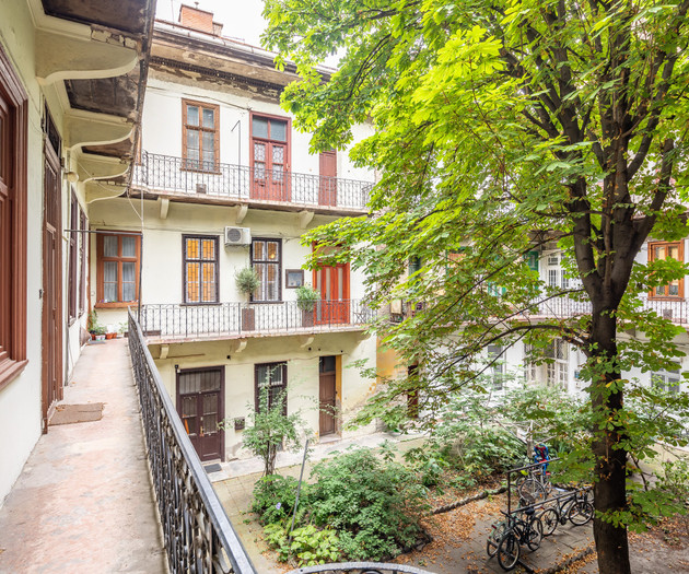 Peaceful Haven in the City Center