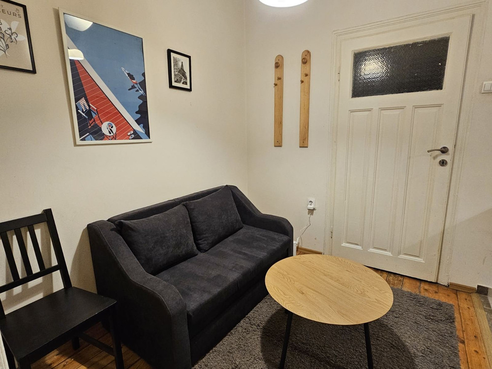 Super Cetral 2BR w/ FREE Parking preview