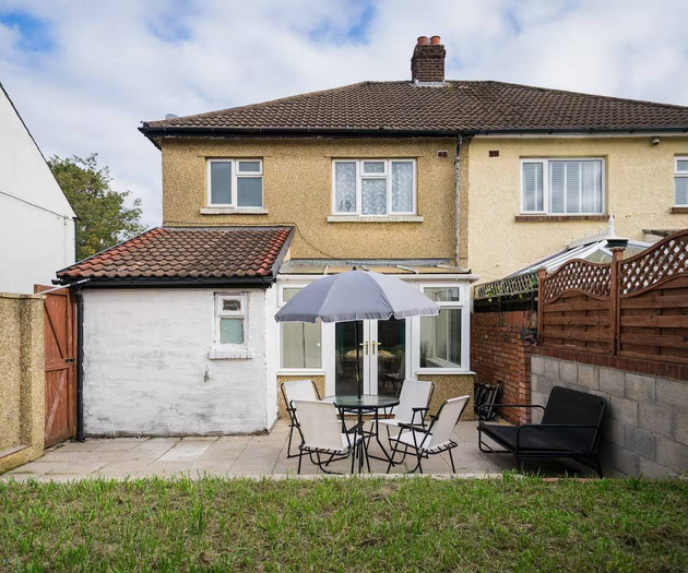 Cozy 4 Bedroom House | Sleeps 10 | Cardiff
