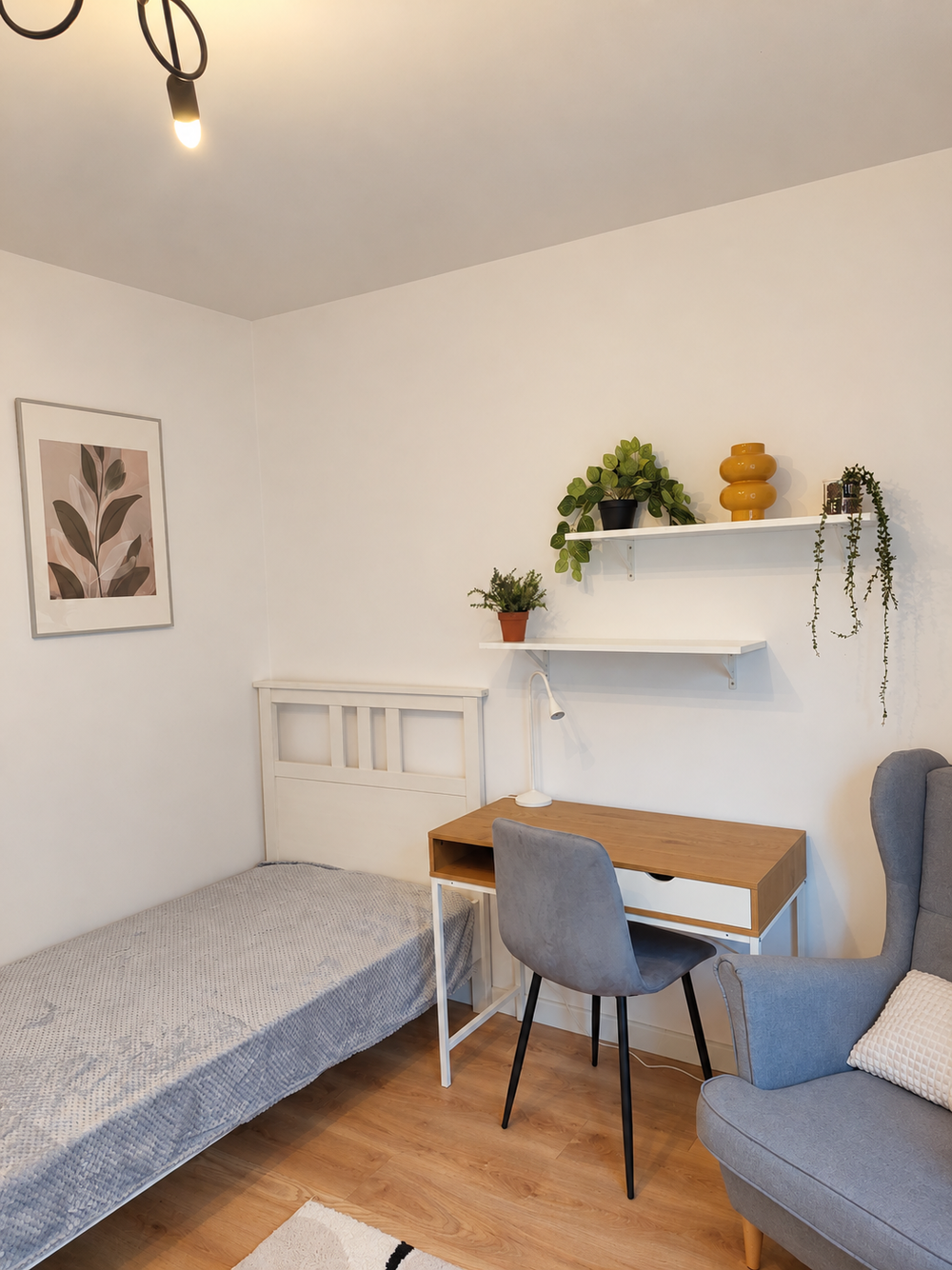 Cozy room close to metro station, safe quiet area preview