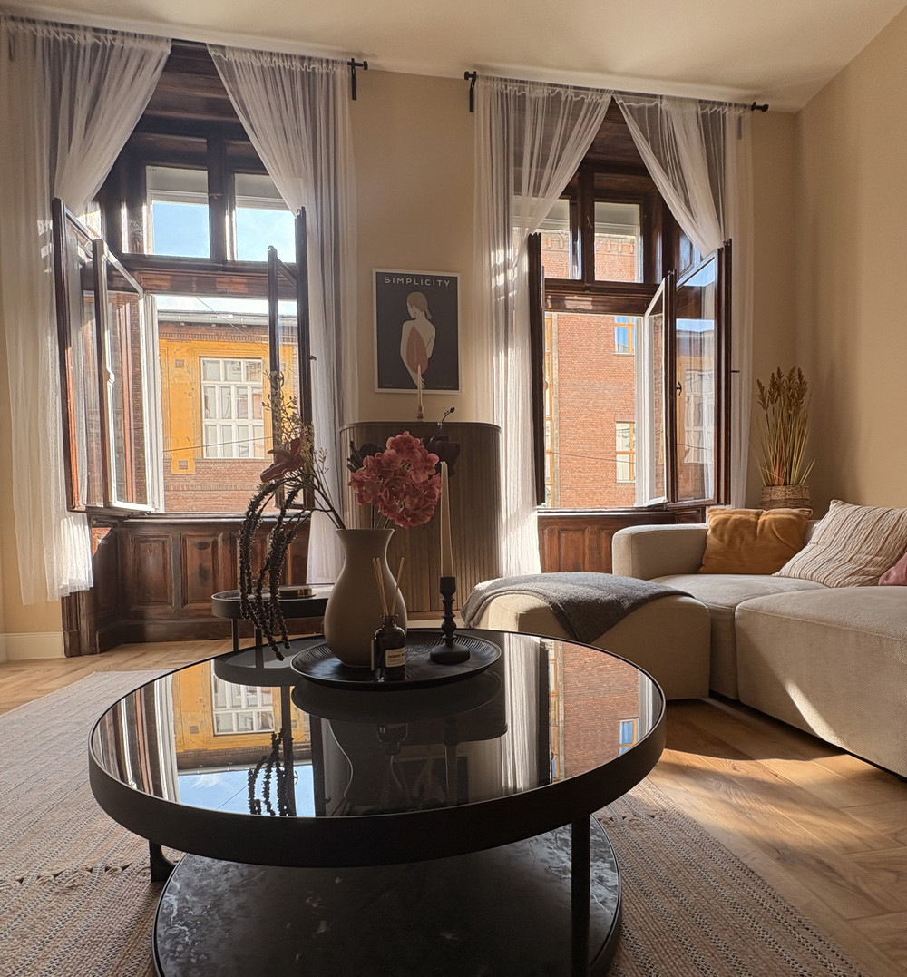 Beautiful, Large, Sunny Apartment in District V preview