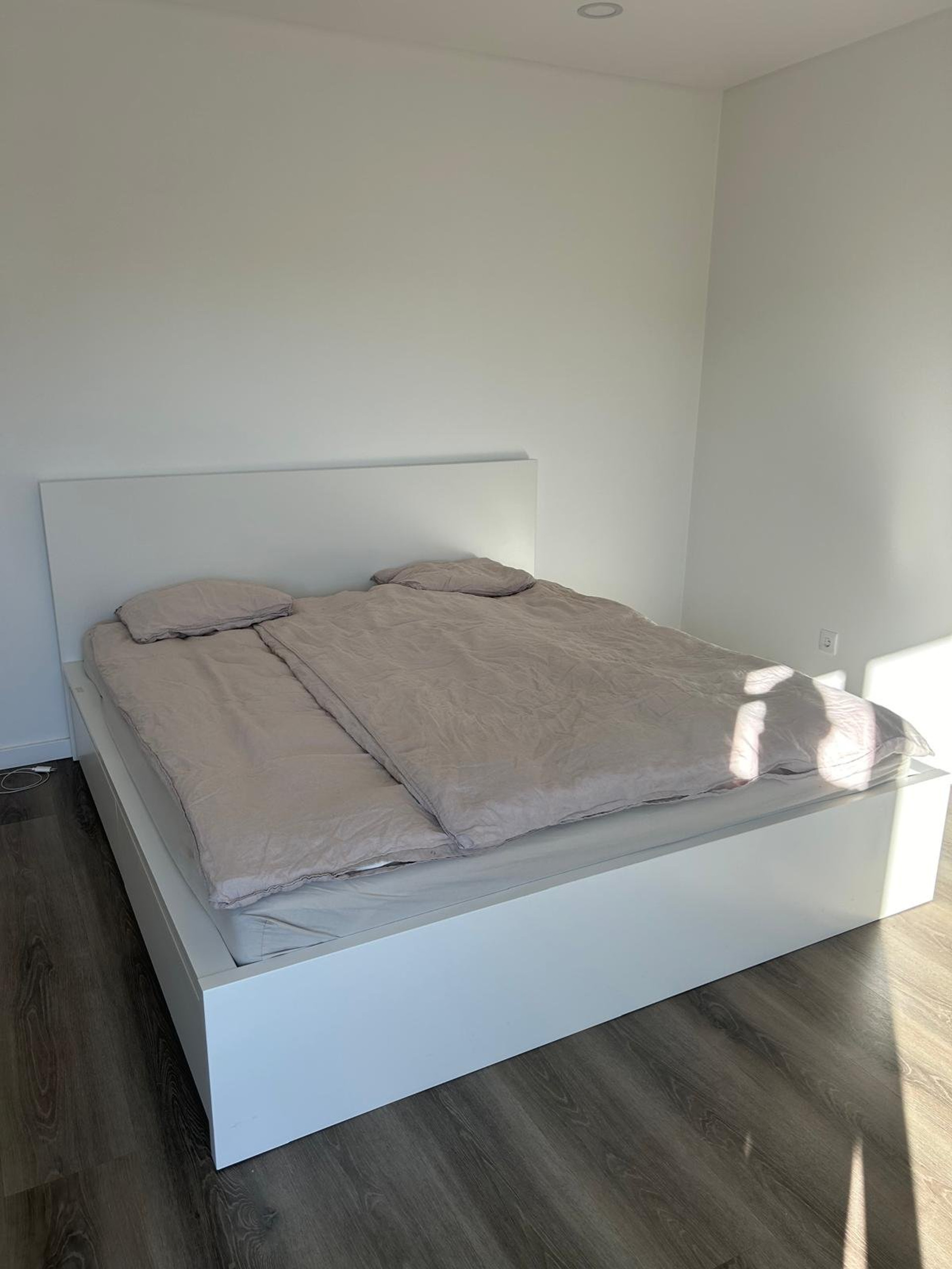 Spacious bedroom with double bed