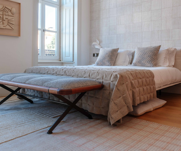 Your Lisbon Oasis: 3-Bed Apartment with Pool & Out