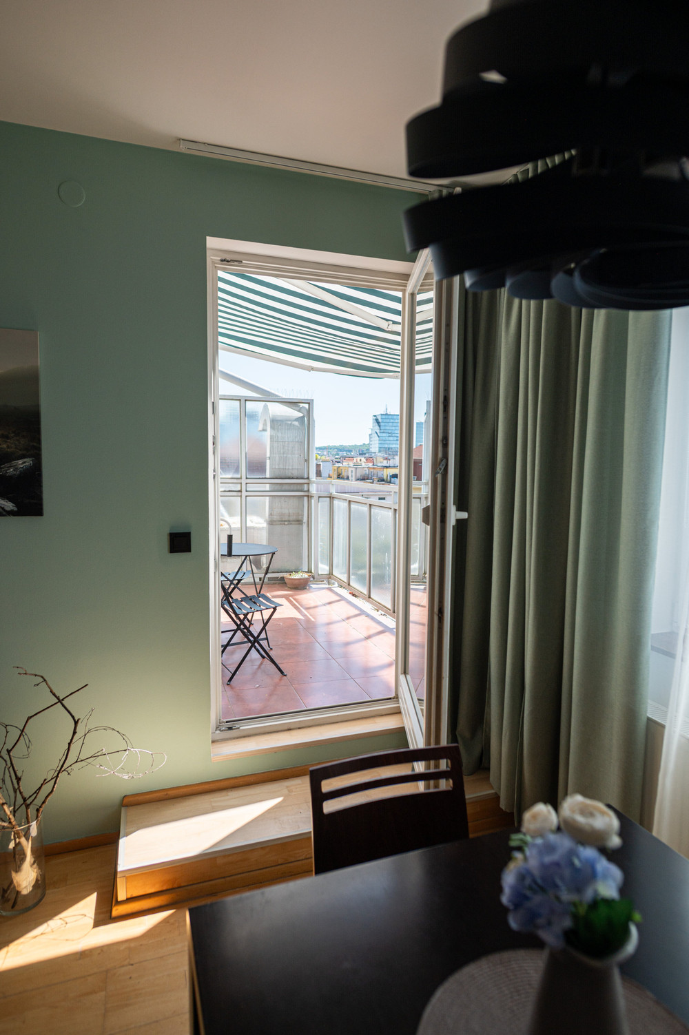 Bright Designer 1-BR Ap. with Spacious Balcony preview