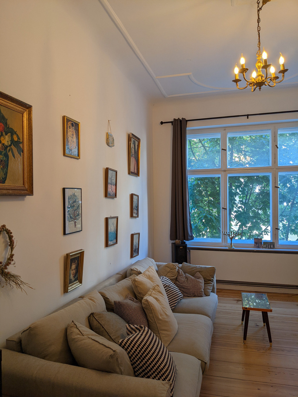Stylish Altbau Apartment with Balcony in Neukölln preview