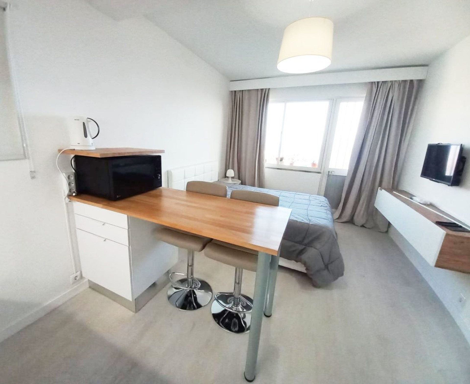Real photograph supplied with the Best sea view studio rental