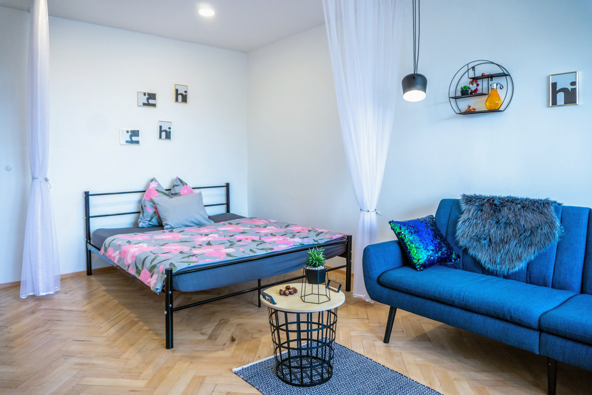 Bed in Bedroom 1 with living area