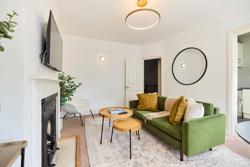 The Queen's Park Wonder - Charming 2BDR Flat with  preview