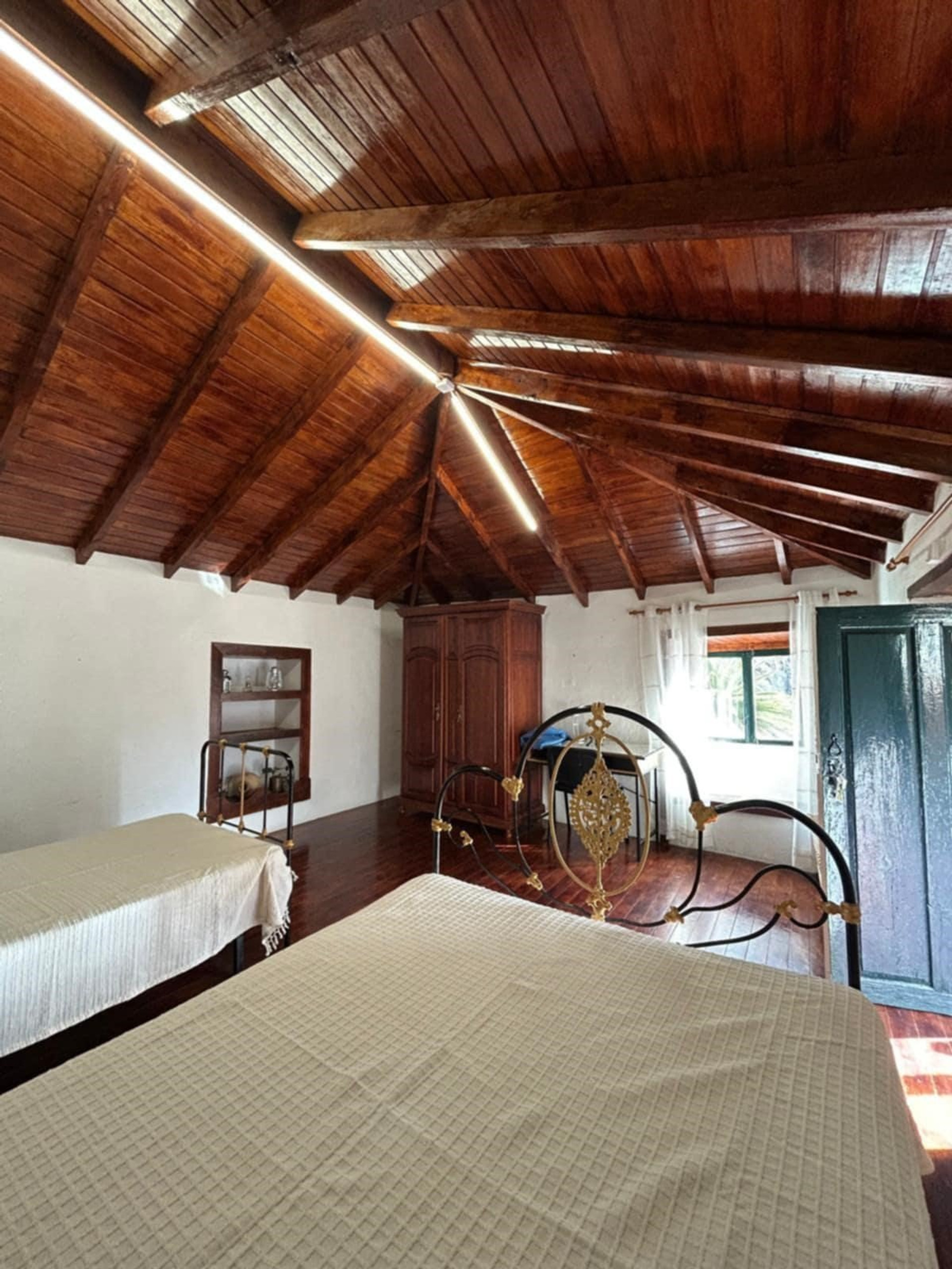 Habitacion de arriba con ventana 