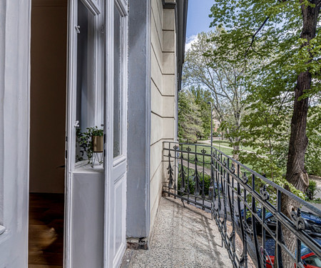 Charming renovated apartment with balcony,elevator