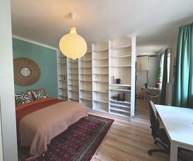 Quiet renovated studio with home office