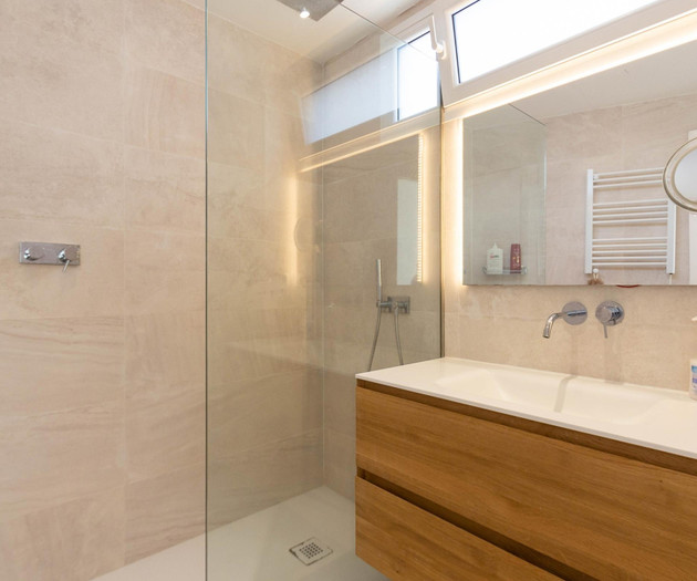 Sea, apartment with sea views, in first line of th