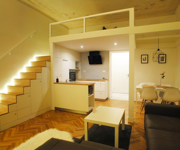 Apartment Centre in Style I.