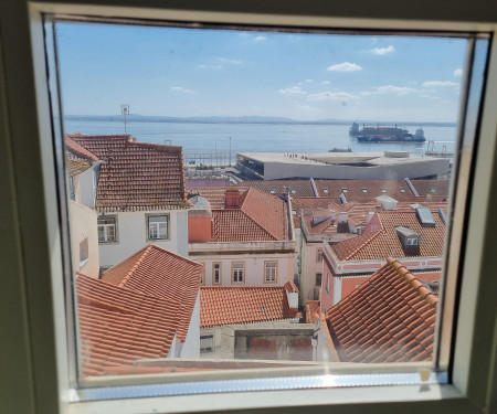 River-view apartment in the heart of Alfama