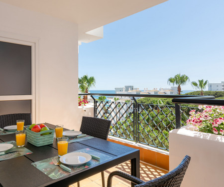 Beachfront flat in Mi Capricho. Marbella