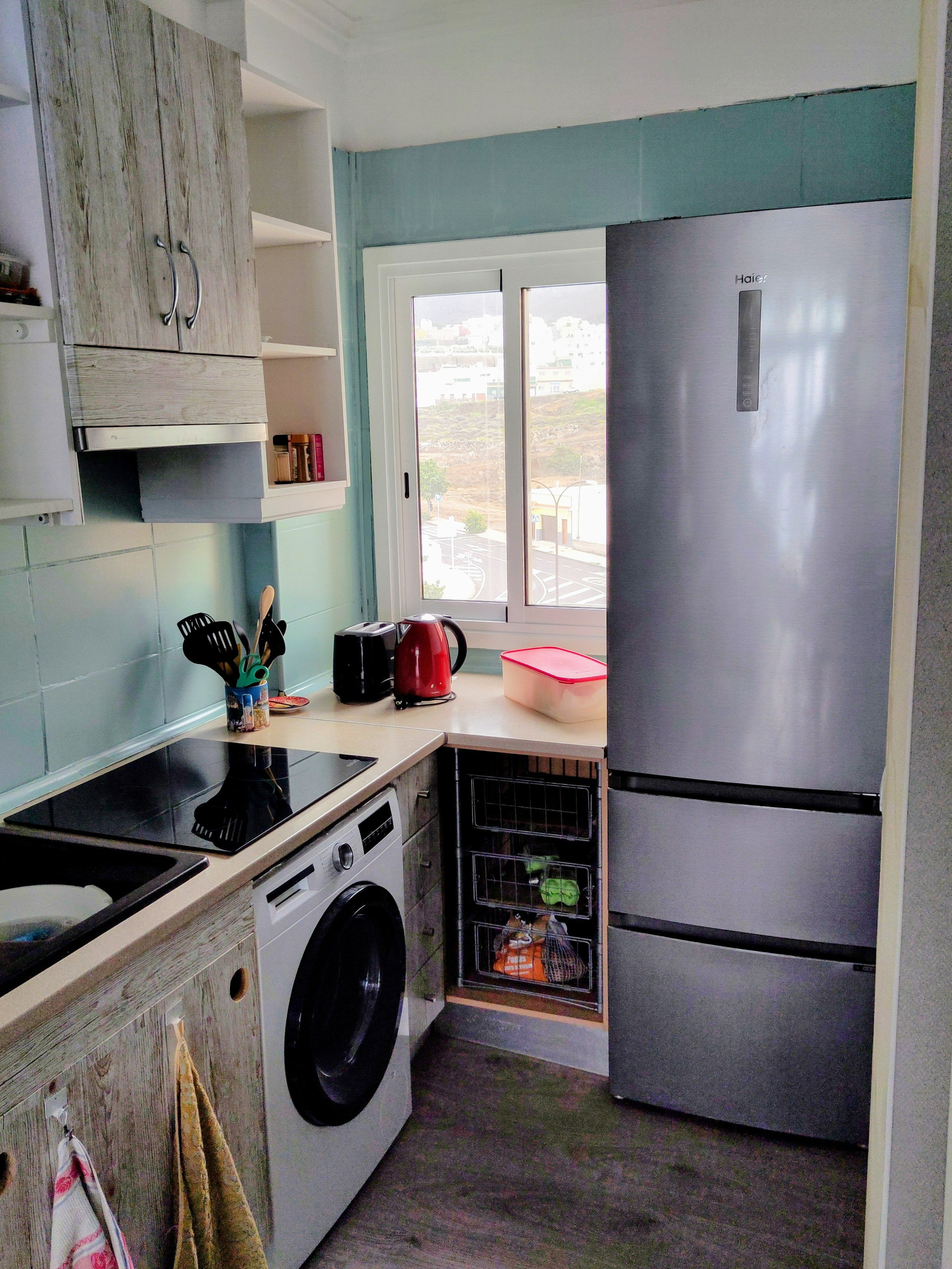 Compact kitchen with fridge, washer