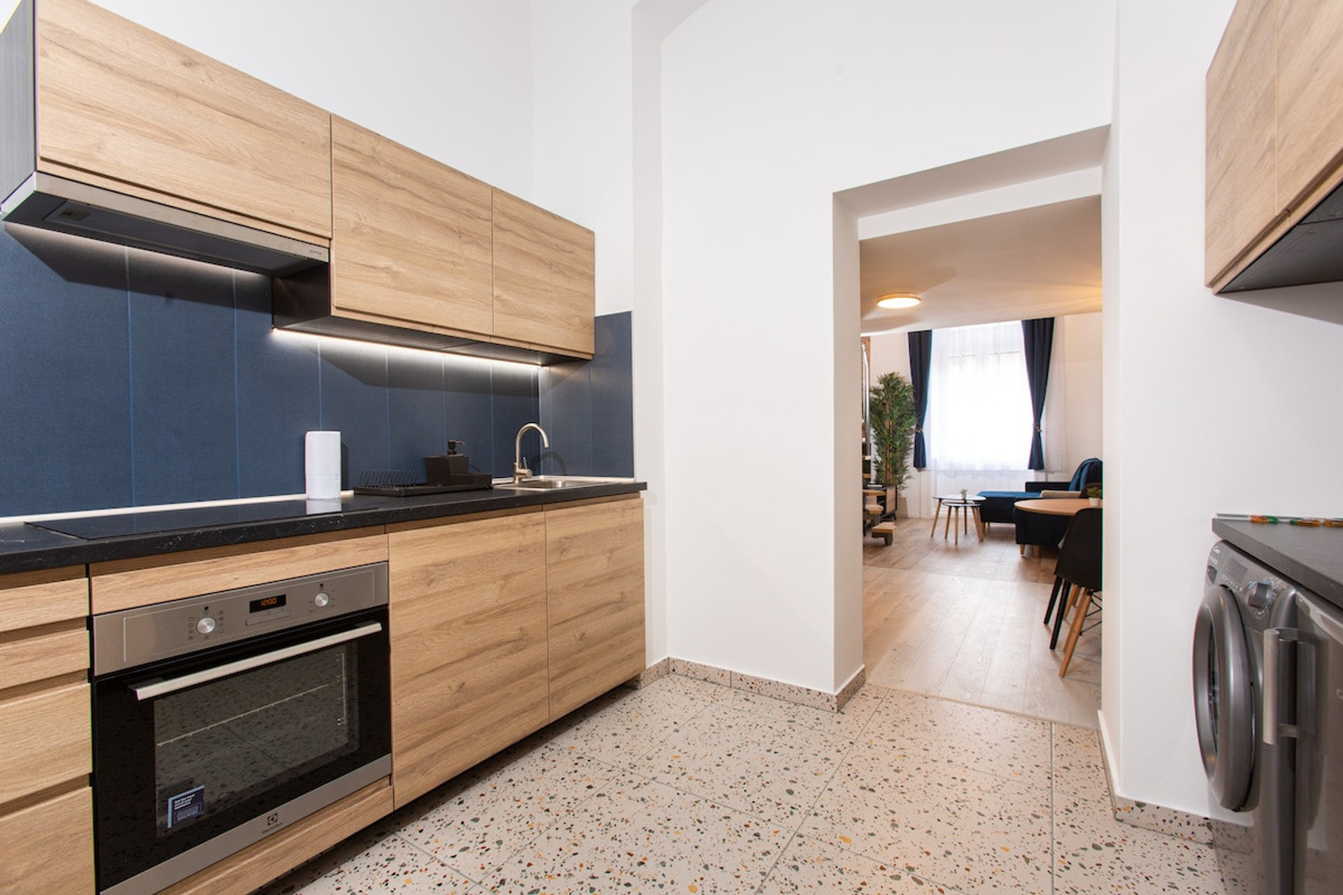 Full kitchen image 1