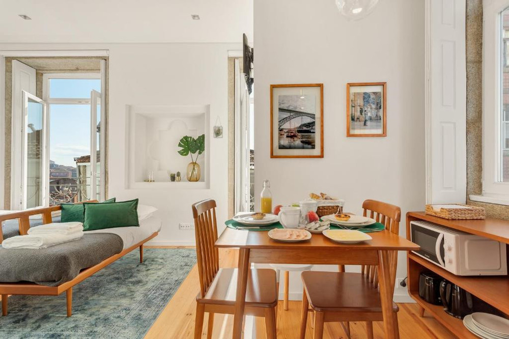 Gorgeous Distinctive  Studio w/ Balcony | Clérigos preview