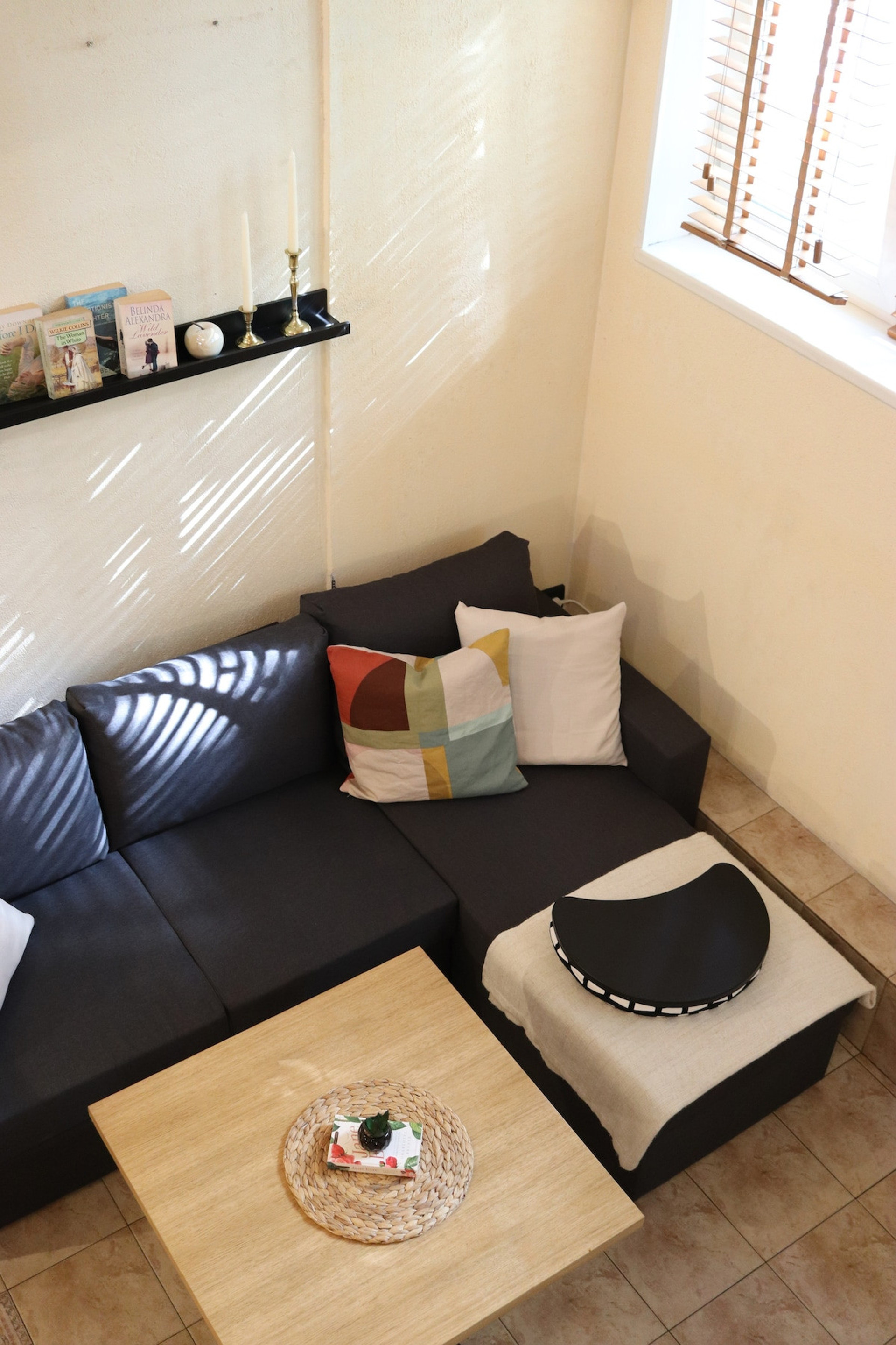 Living room image 5