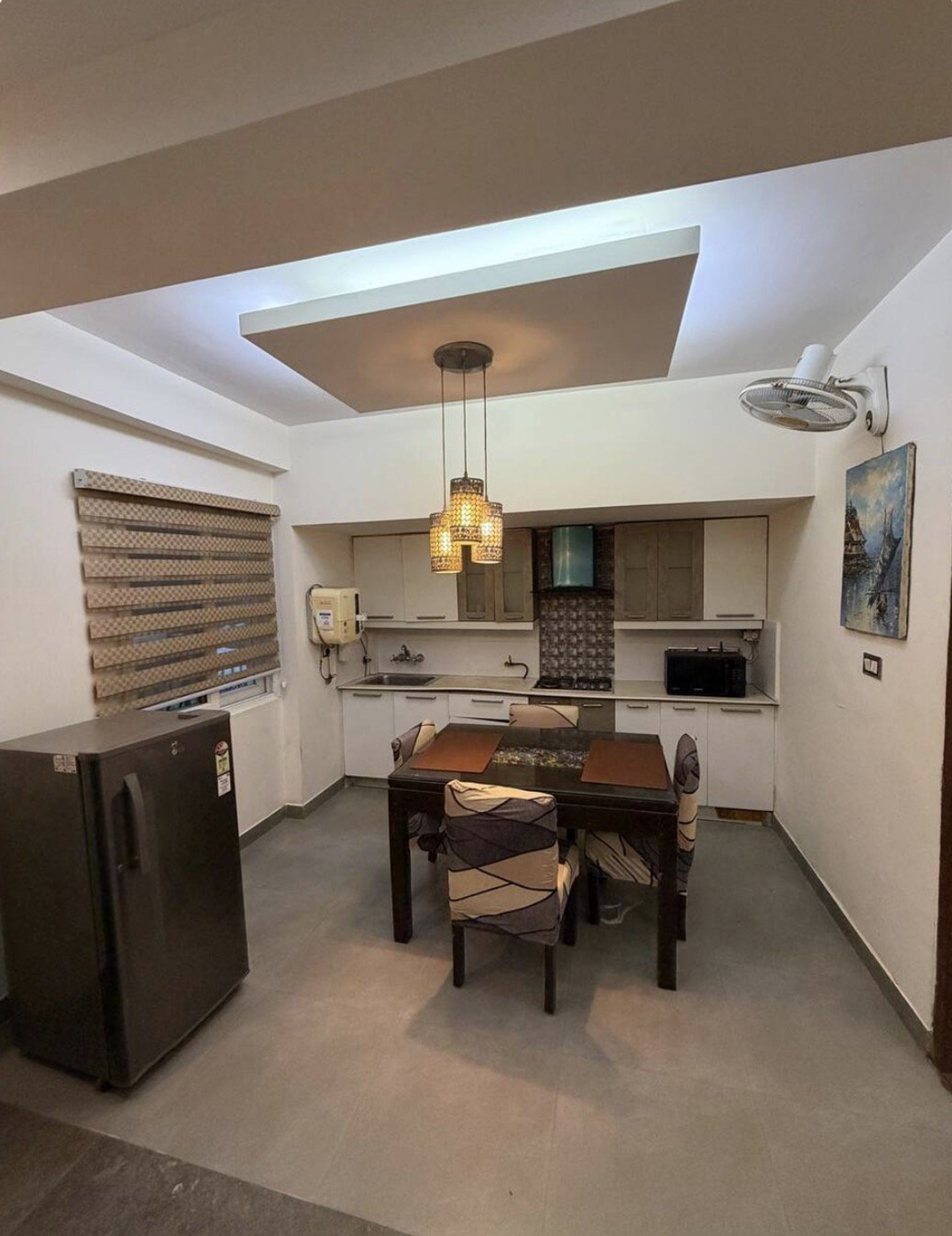 Kitchen with dining table