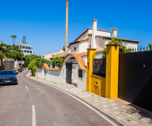 Cubo's Beach Front Villa Benalmadena