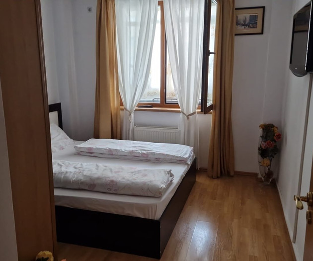 Large Group Accommodation Bucharest, 4 apt,20slips