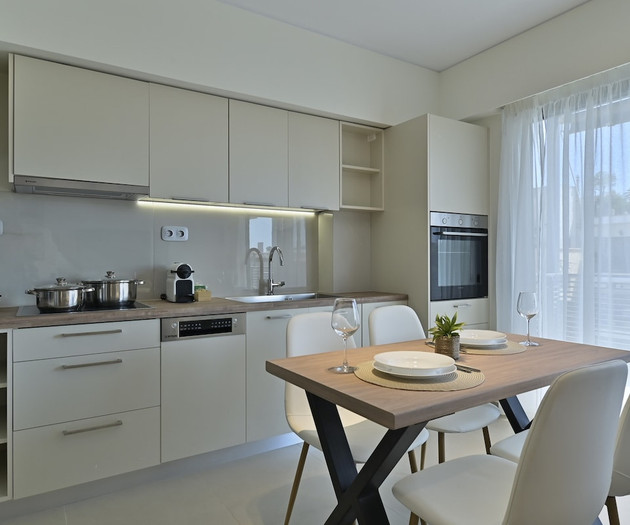 Full kitchen