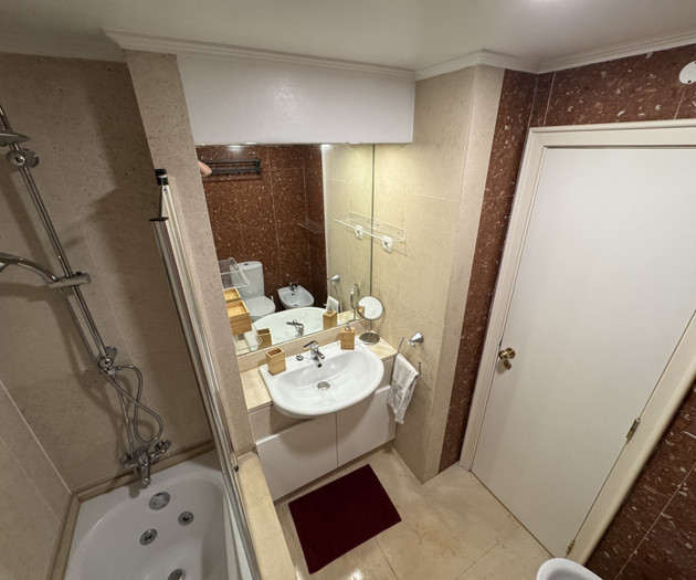 1 bedroom apt w/ parking place and bills included