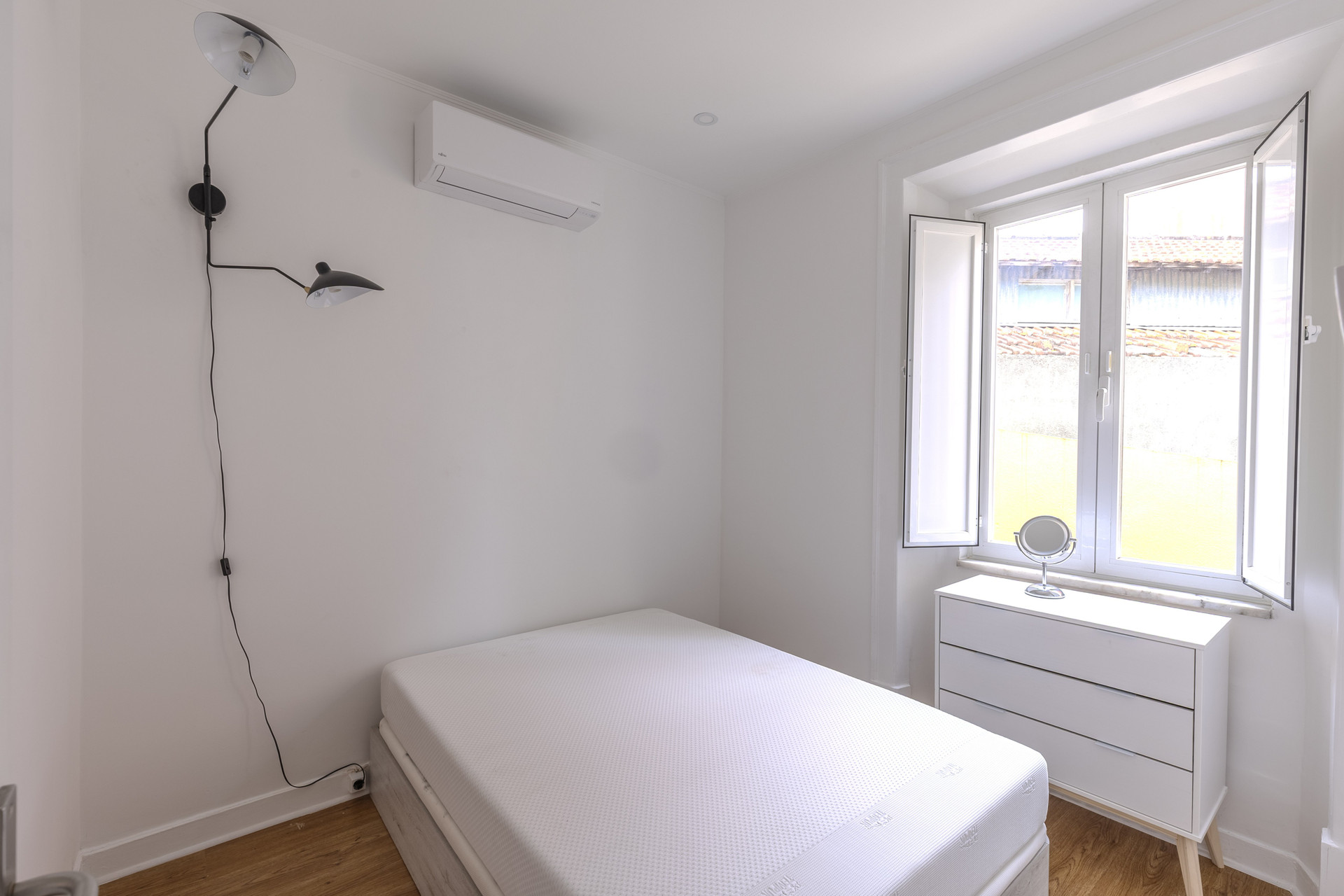 Bedroom with double bed