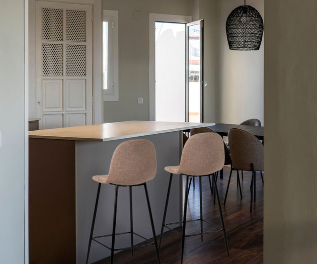 Big apartment with terras, Calle del Hospital 1.28