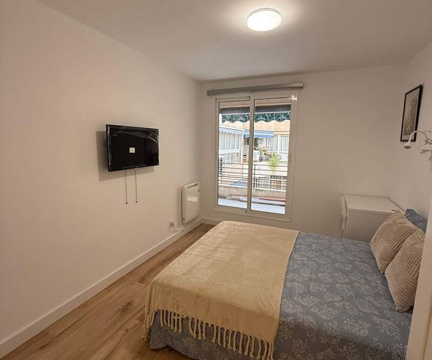 Double bedroom with private bathroom