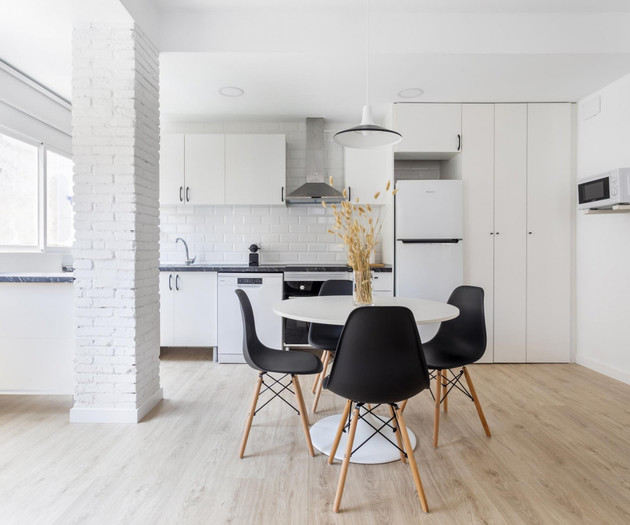 CHARMING AND BRIGHT, CITY OF ARTS · SEASONAL RENTA