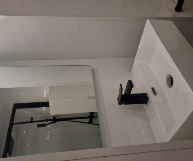 Bathroom sink and mirror