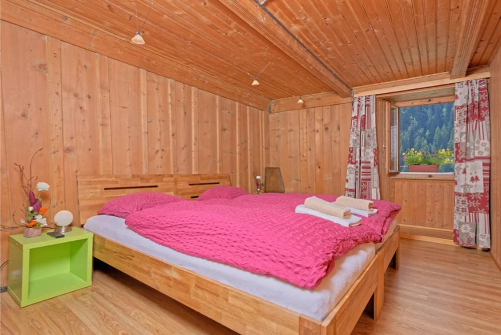 comfy room in the idyllic Swiss Alps, Petit Velan preview