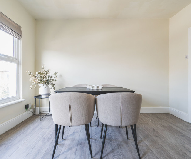 Minimalistic 2 Bed close by Central line | Parking