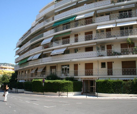 Cannes large private garden and parking