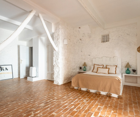 Loft in the Old Town, near the beach. Fast WiFi.