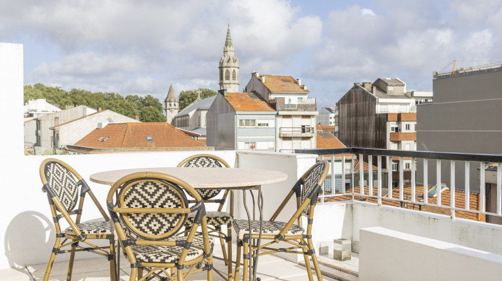 Magnificent T2 in the Center of Porto preview