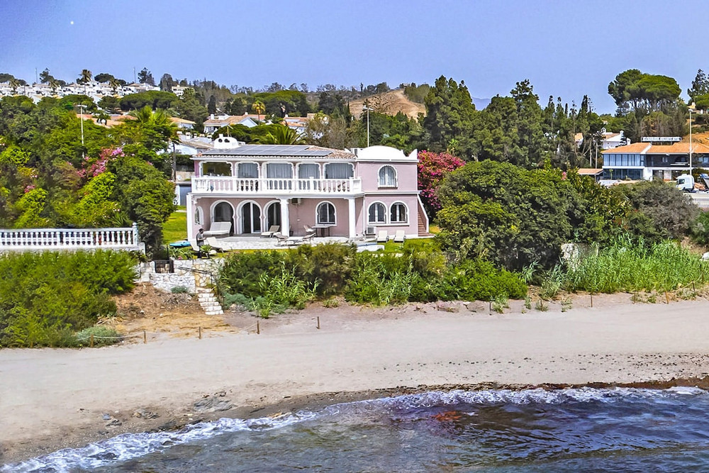 Cubo's Beachfront Villa Khayyam preview