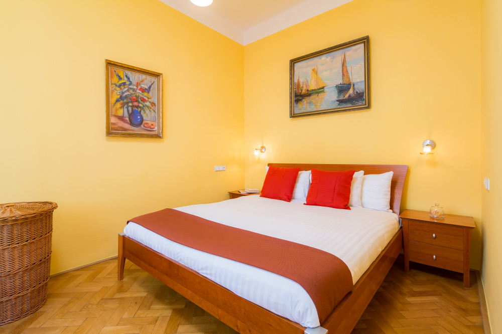 Quaint Colourful Apartment in City Center preview