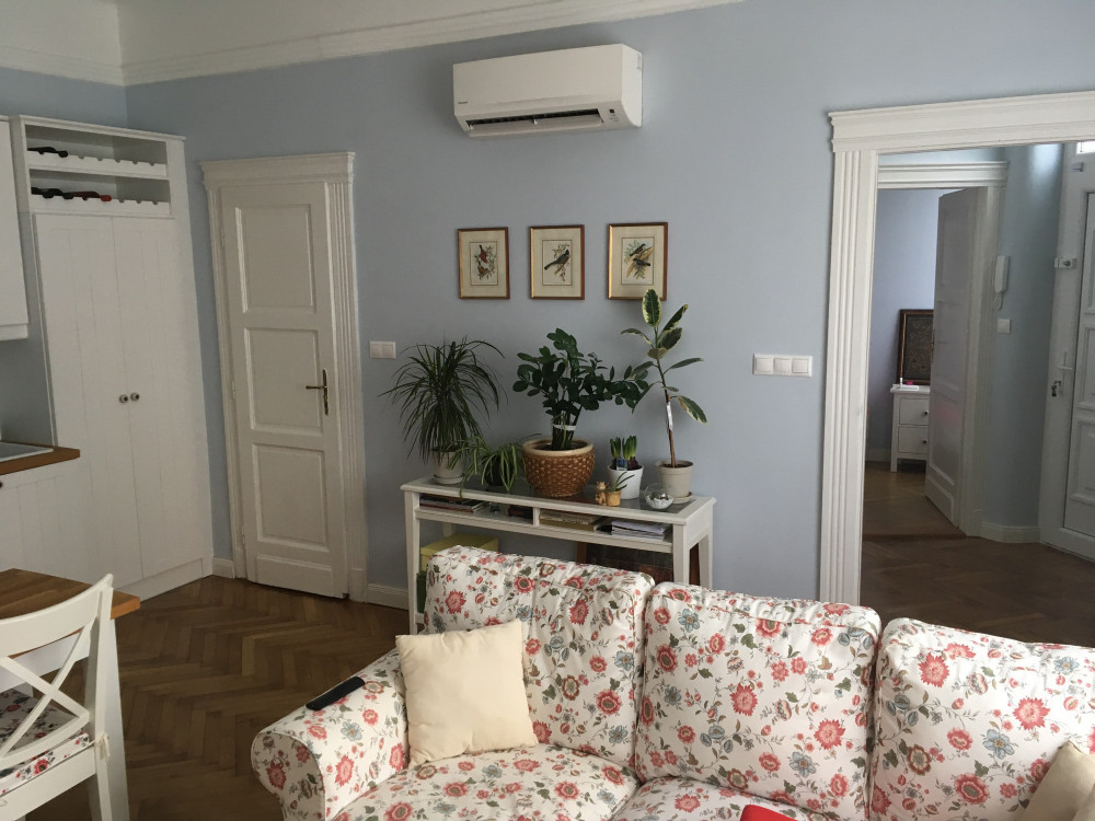 Bright, cosy flat close to the city center