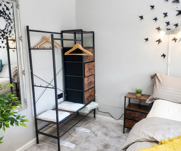 1BR London Retreat with Garden and Parking